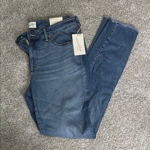 Universal Thread Mid-Rise Skinny Distressed Jeans, 14L